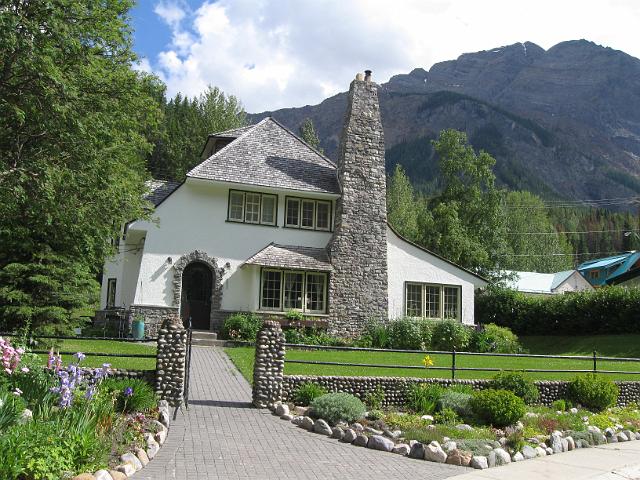 Canadian Rockies-117.JPG - Historic Park Supt. House/Field
